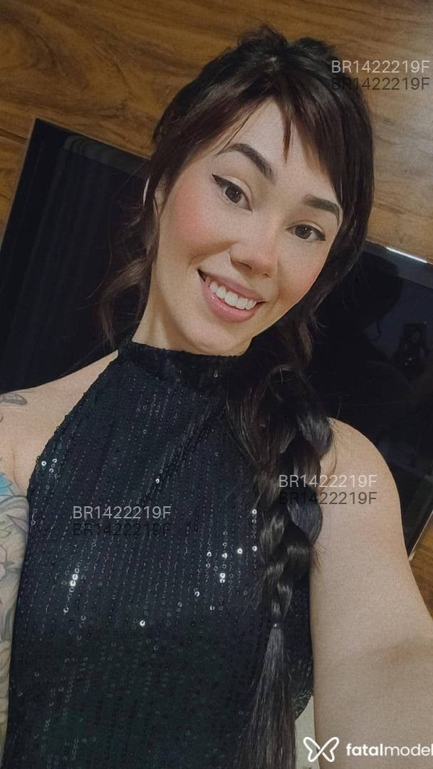 Acompanhante mulher com cabelo castanho de olhos castanhos - Helena Gadano