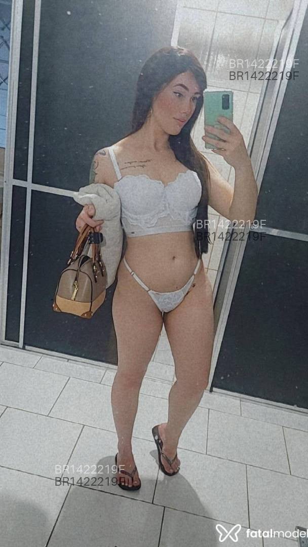 Acompanhante mulher com cabelo castanho de olhos castanhos - Helena Gadano