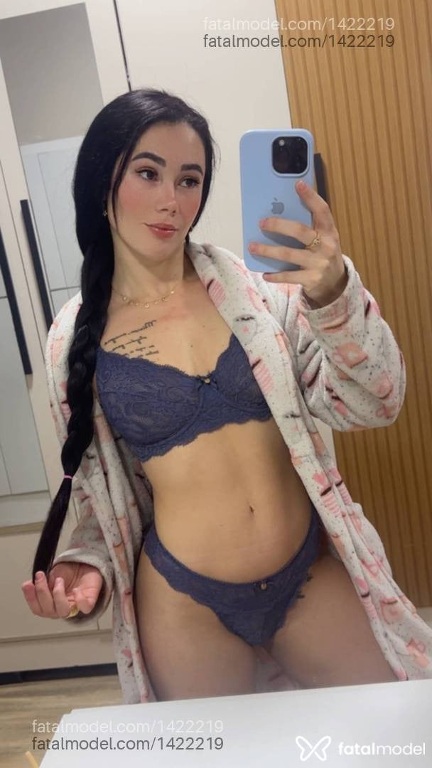 Acompanhante mulher com cabelo castanho de olhos castanhos - Helena Gadano