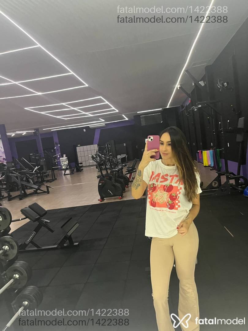 Acompanhante mulher com cabelo castanho de olhos castanhos - Ana Lu