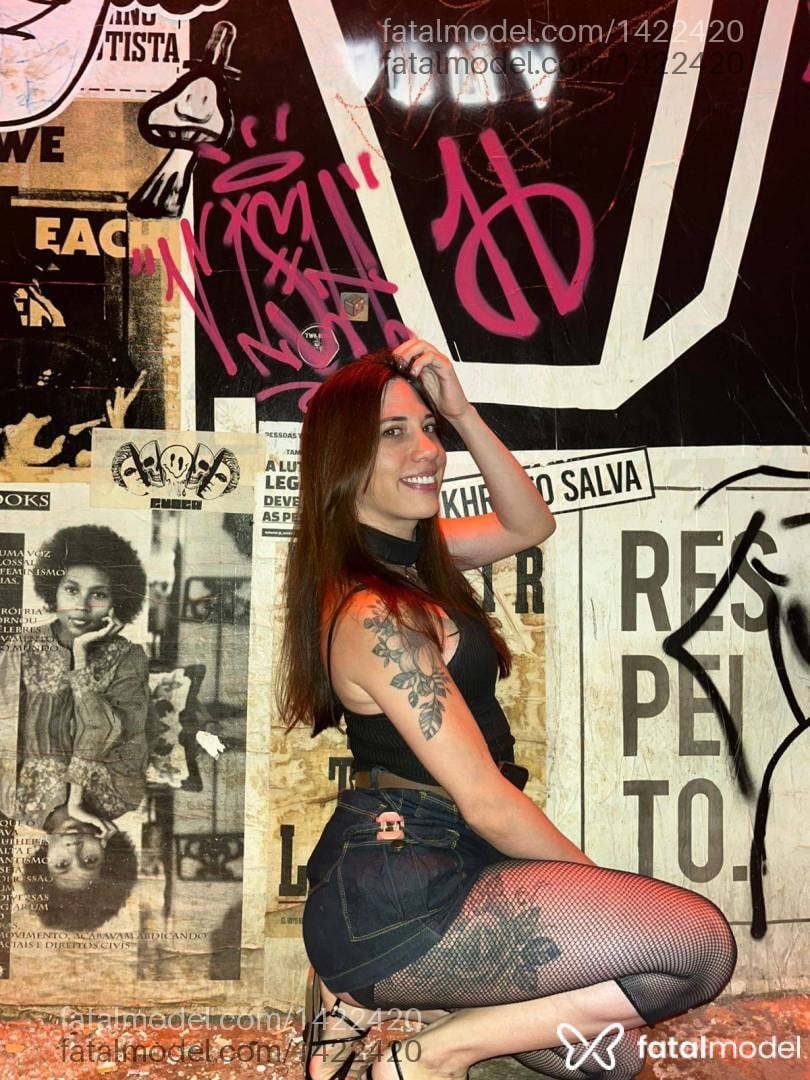 Acompanhante mulher trans com cabelo castanho de olhos verdes em Goiânia - Fernanda Vidal