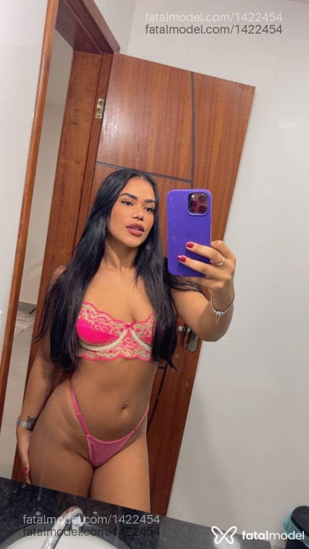 Acompanhante mulher morena (o) de olhos castanhos - ísis