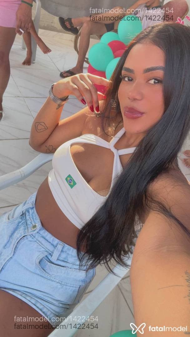 Acompanhante mulher morena (o) de olhos castanhos - ísis
