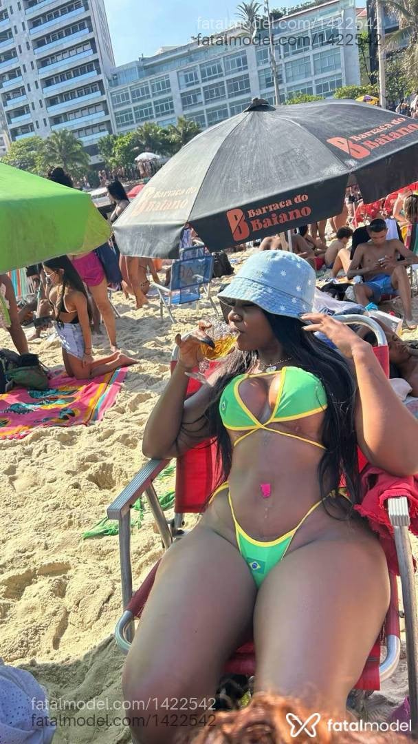 Acompanhante mulher morena (o) de olhos pretos - Cacau