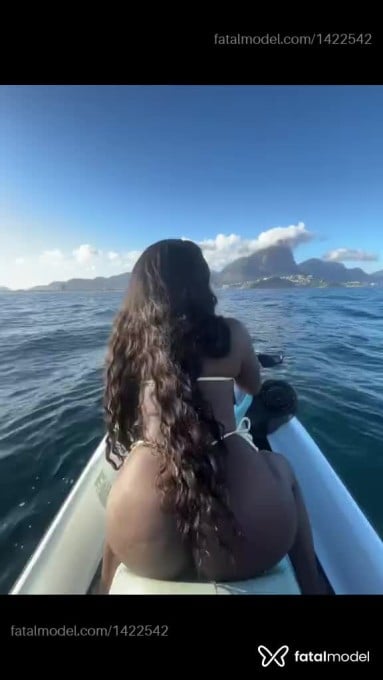 Acompanhante mulher morena (o) de olhos pretos - Cacau