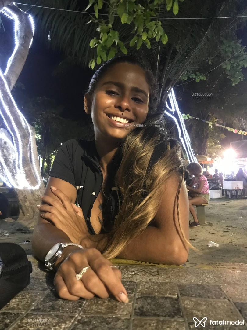 Acompanhante mulher com cabelo castanho de olhos castanhos em Olinda Acompanhante mulher com cabelo castanho de olhos castanhos em Olinda - Alexia