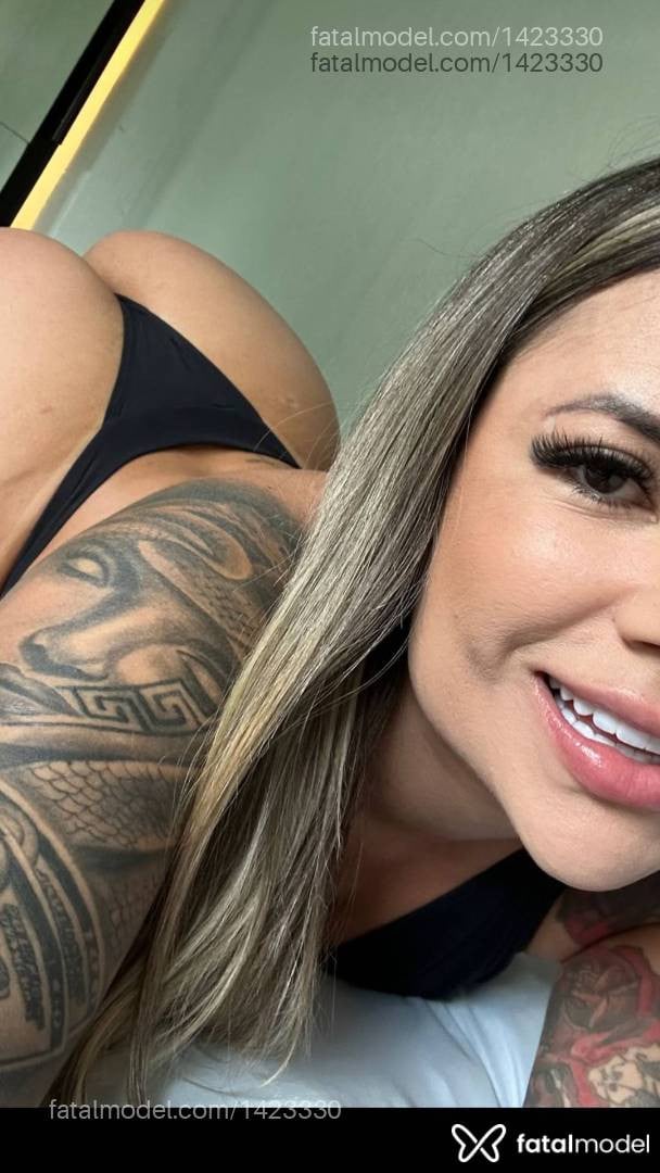 Acompanhante mulher loira (o) de olhos castanhos - Renata Gaúcha