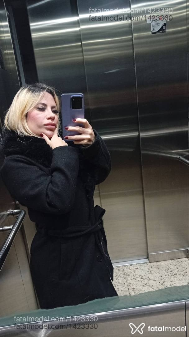 Acompanhante mulher loira (o) de olhos castanhos - Renata Gaúcha