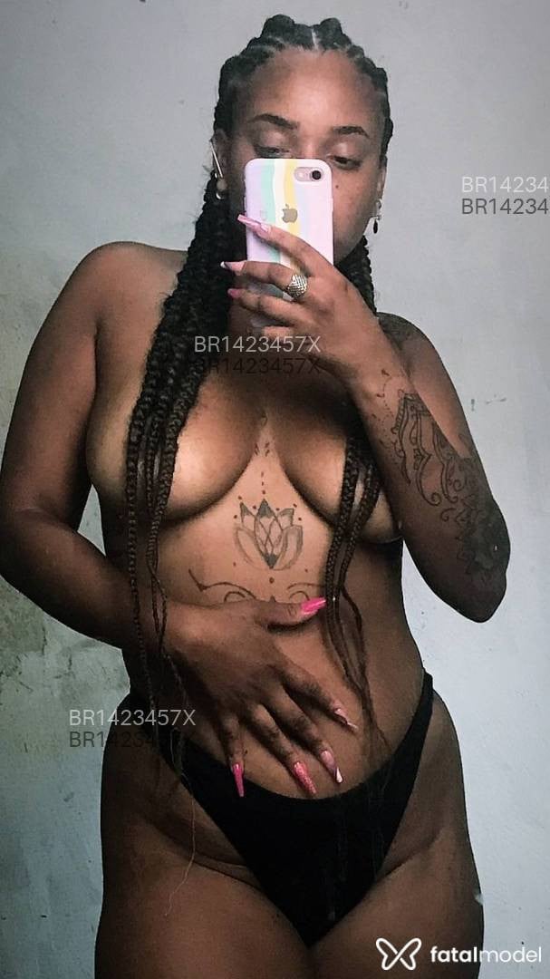 Acompanhante mulher morena (o) de olhos mel em Ipiaú - Emile