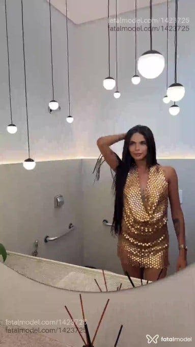 Acompanhante mulher com cabelo castanho de olhos verdes em Patrocínio - Jade Dourado