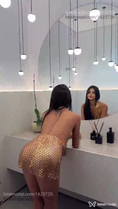 Acompanhante mulher com cabelo castanho de olhos verdes em Patrocínio - Jade Dourado