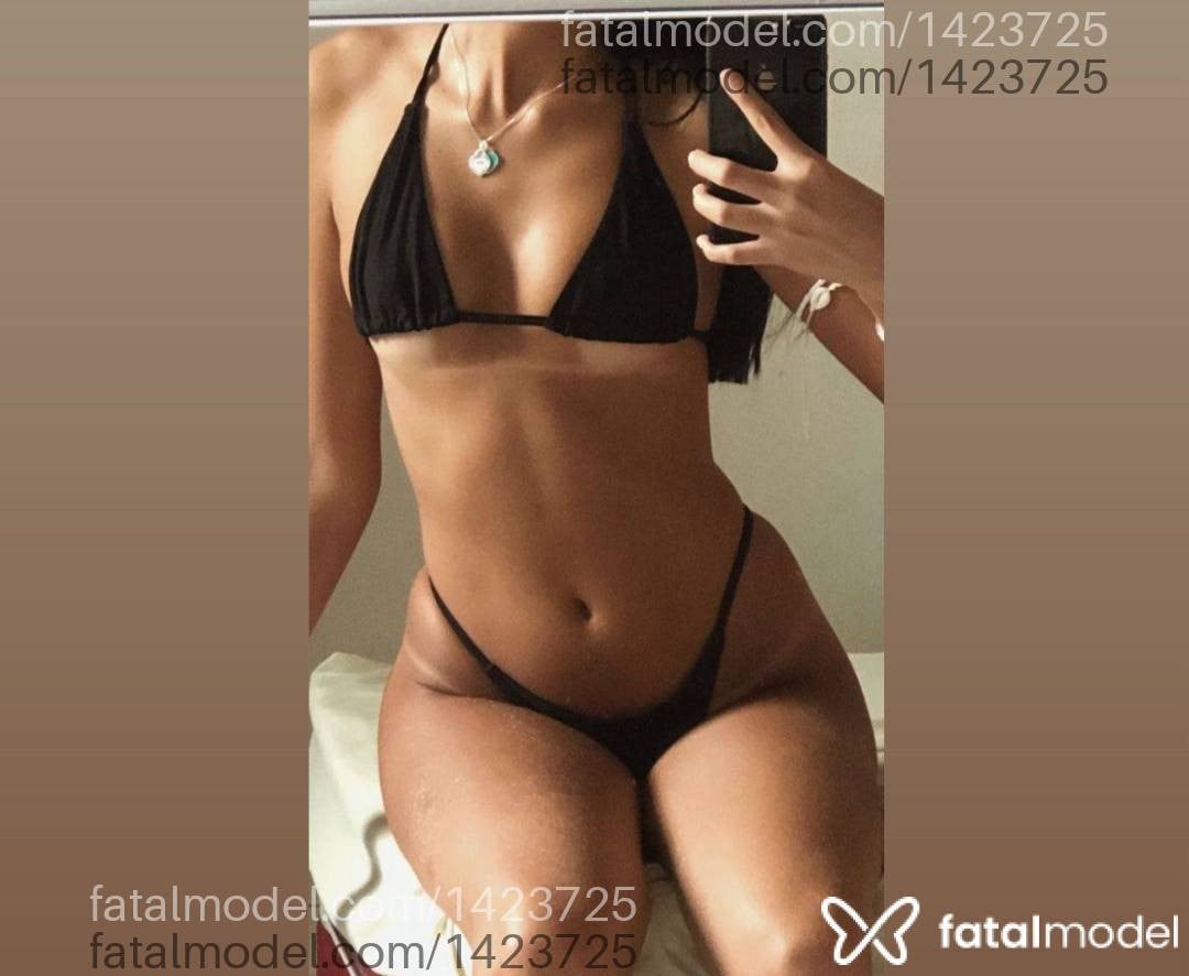 Acompanhante mulher com cabelo castanho de olhos verdes em Patrocínio - Jade Dourado