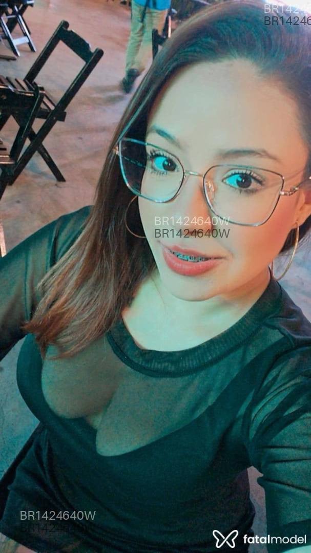 Acompanhante mulher com cabelo castanho de olhos castanhos em Carazinho - Victória Lemos