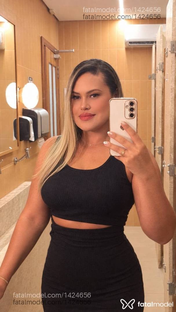 Acompanhante mulher loira (o) de olhos castanhos - Dalila Prado