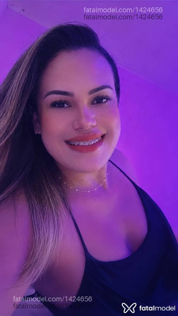 Acompanhante mulher loira (o) de olhos castanhos - Dalila Prado