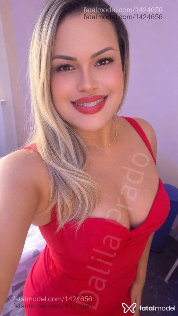 Acompanhante mulher loira (o) de olhos castanhos - Dalila Prado