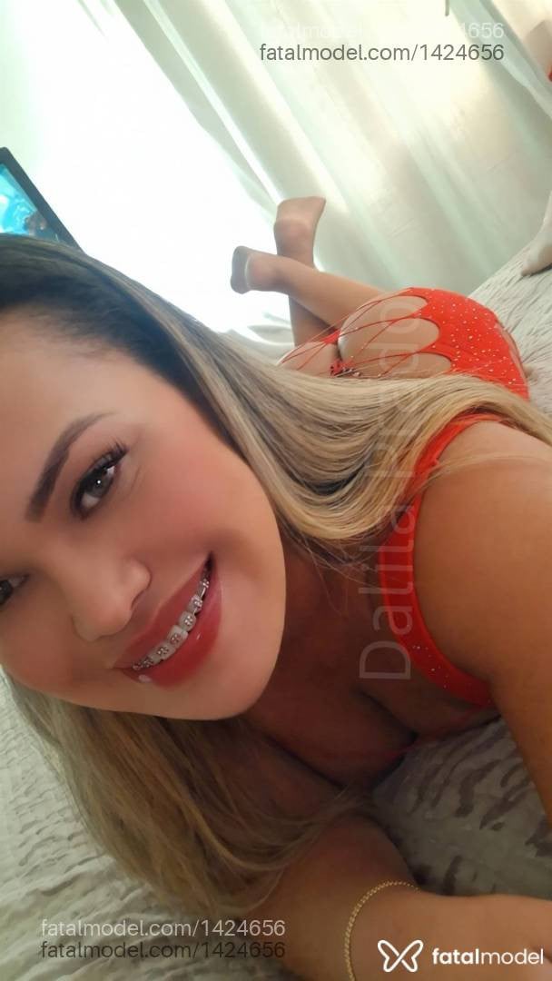 Acompanhante mulher loira (o) de olhos castanhos - Dalila Prado