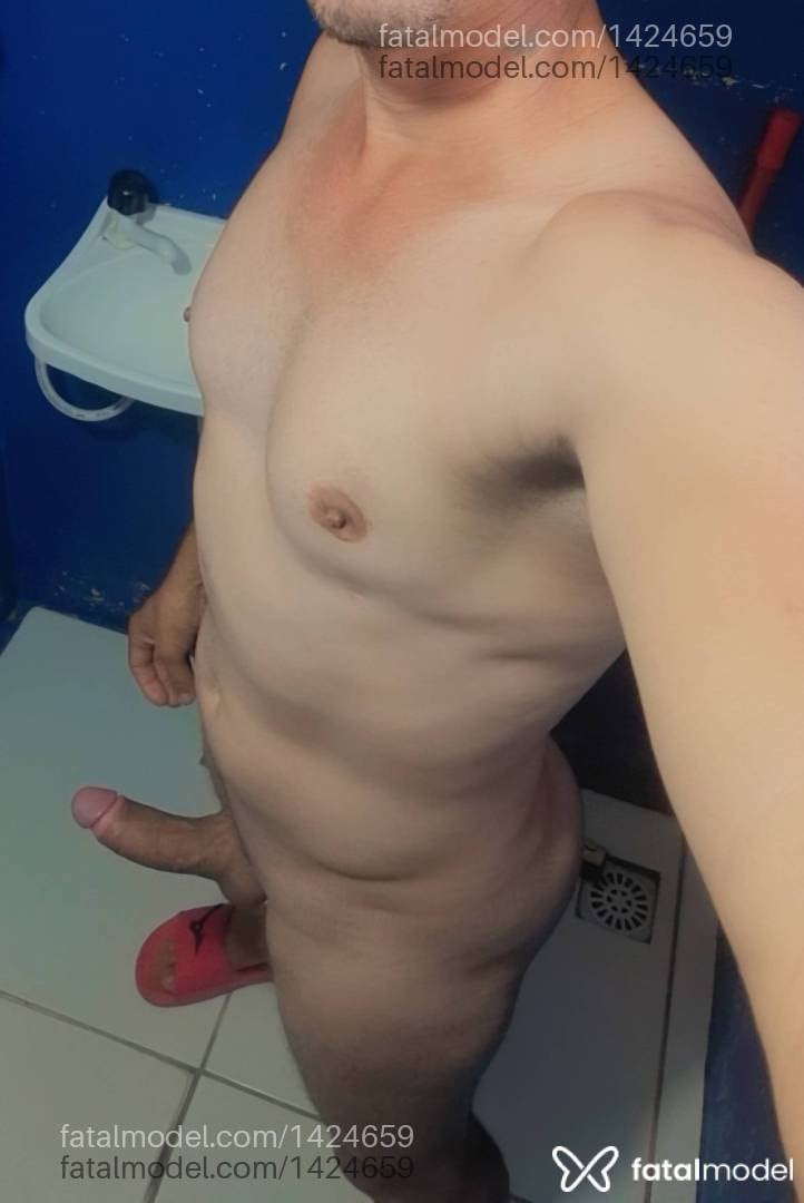 Acompanhante homem com cabelo castanho de olhos verdes - Matheus Medina