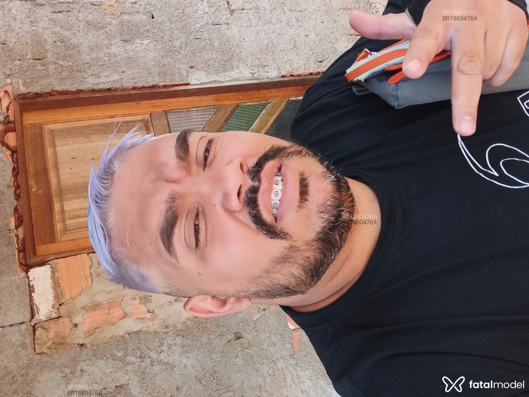 Acompanhante homem com cabelo colorido de olhos castanhos em Cachoeirinha - Tiago Azevedo