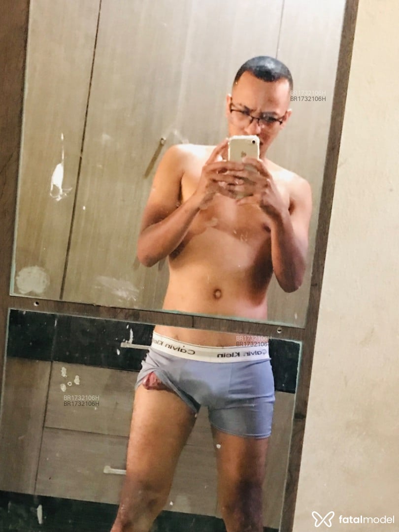 Acompanhante homem com cabelo castanho de olhos castanhos - Ismael