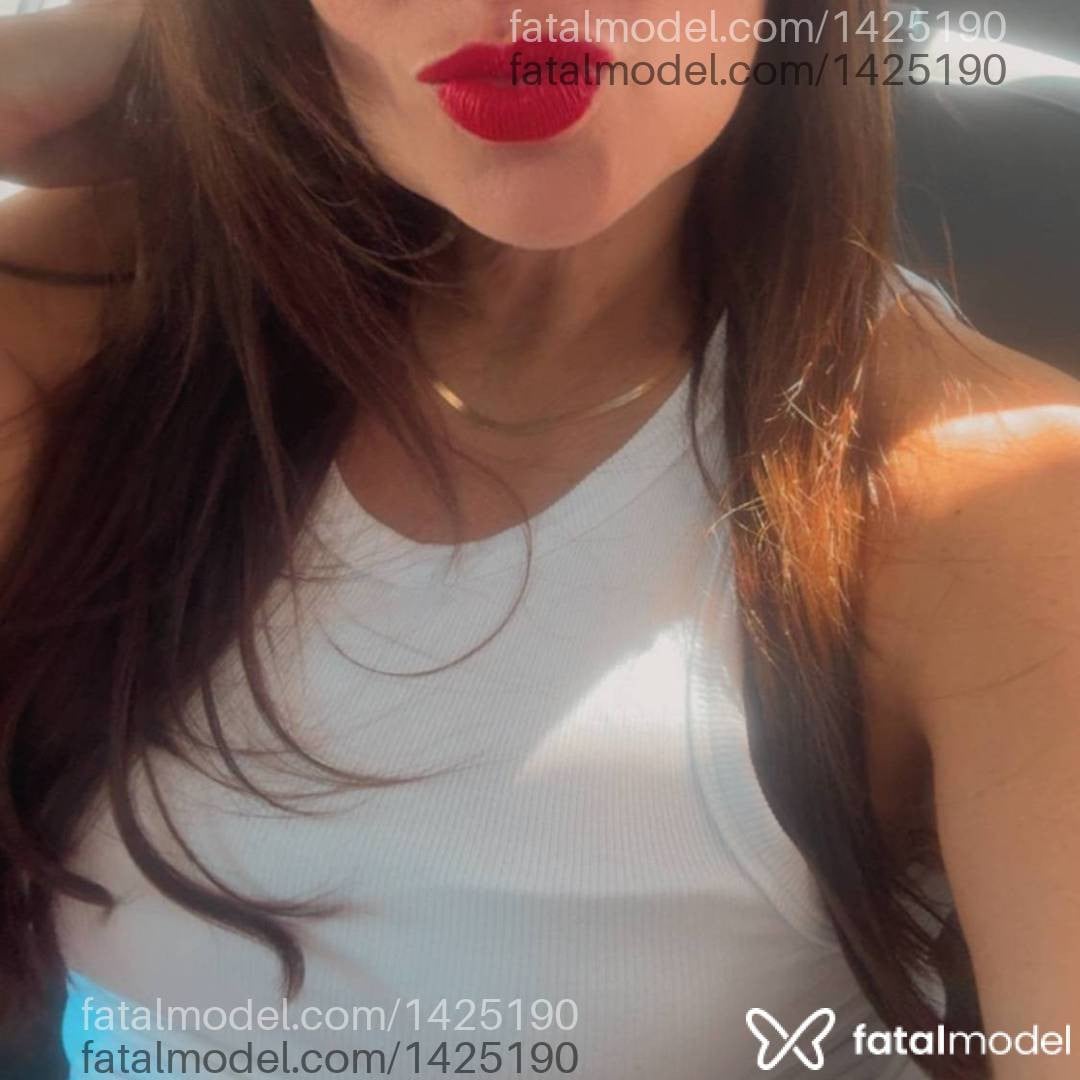 Acompanhante mulher morena (o) de olhos mel - Lara Munhoz