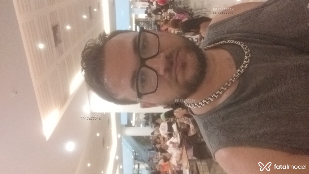 Acompanhante mulher com cabelo castanho de olhos verdes em Nova Iguaçu - Jorge Júnior