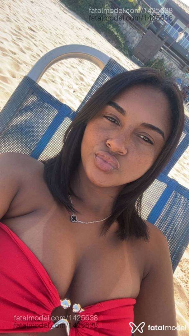 Acompanhante mulher morena (o) de olhos castanhos - Leonarda
