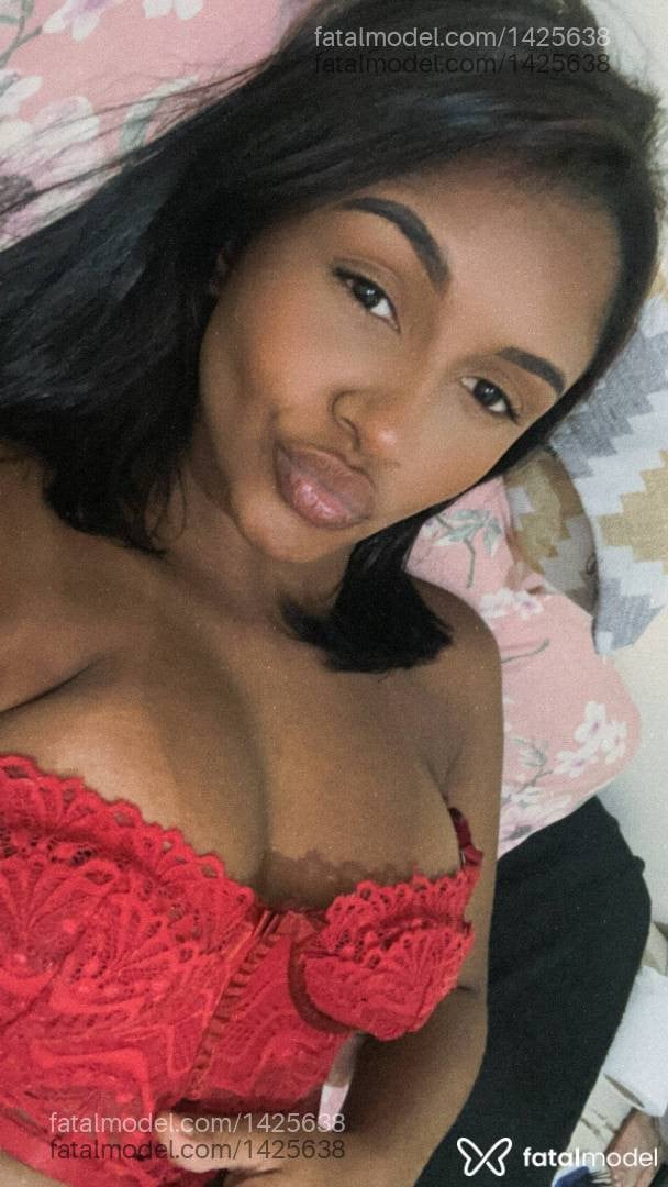 Acompanhante mulher morena (o) de olhos castanhos - Leonarda