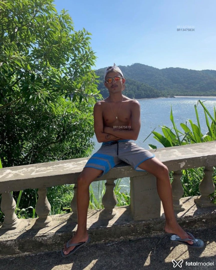 Acompanhante homem com cabelo castanho de olhos castanhos - Matheus Mineiro Acompanhante homem com cabelo castanho de olhos castanhos - Matheus Mineiro