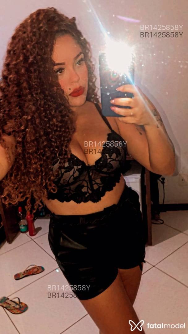 Acompanhante mulher com cabelo castanho de olhos castanhos em Goiânia - Bruna