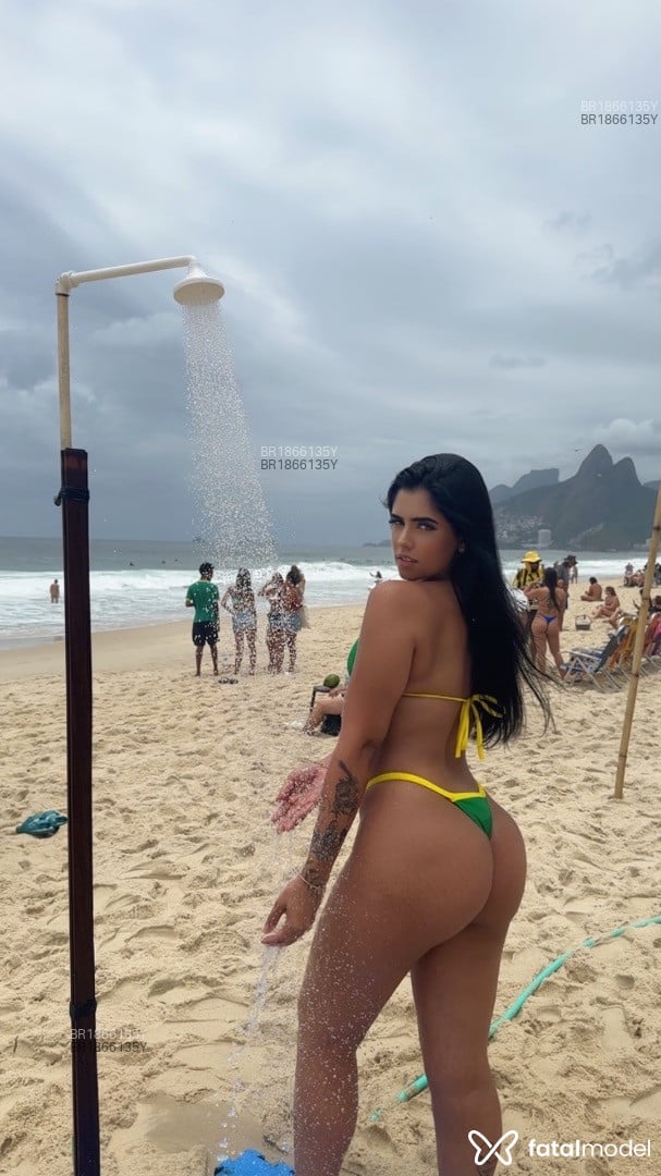 Acompanhante mulher morena (o) de olhos castanhos em Rio de Janeiro Acompanhante mulher morena (o) de olhos castanhos em Rio de Janeiro - Hilary Castro