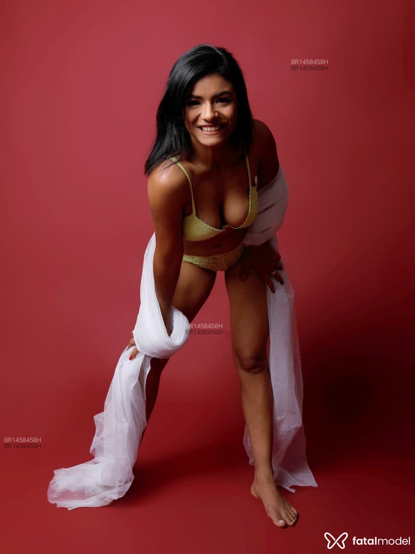 Acompanhante mulher morena (o) de olhos castanhos - Alice Acompanhante mulher morena (o) de olhos castanhos - Alice