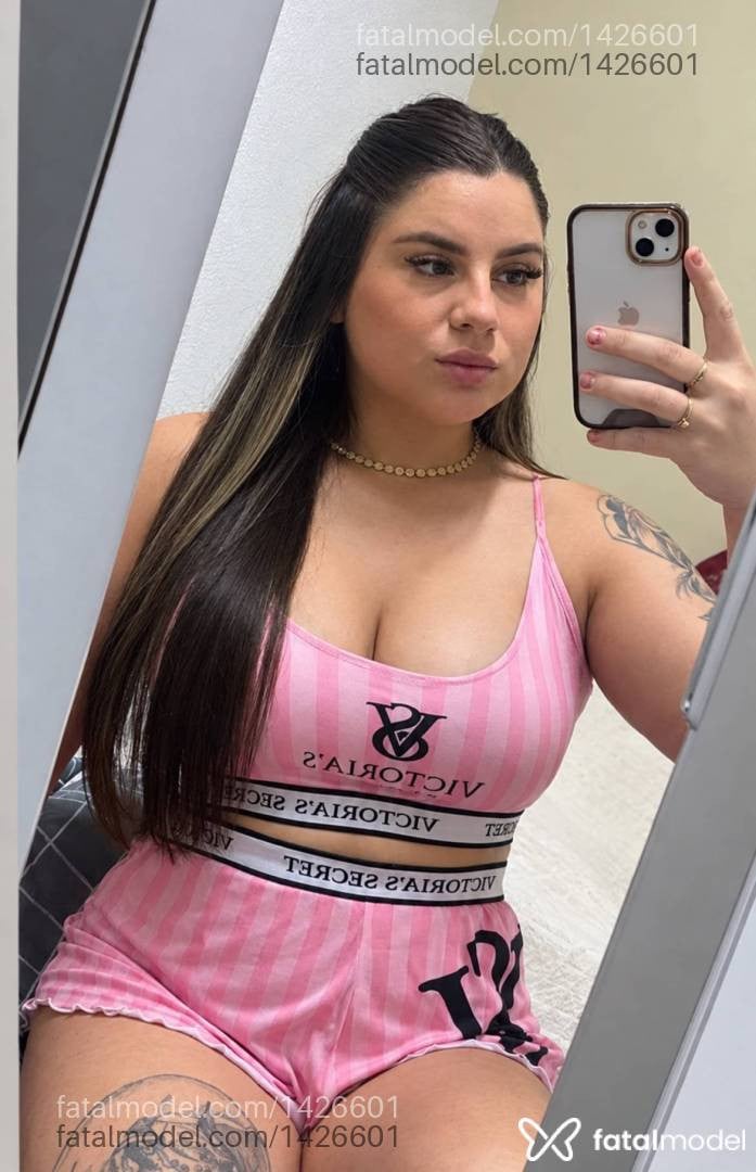 Acompanhante mulher loira (o) de olhos azuis - Lolla werneck