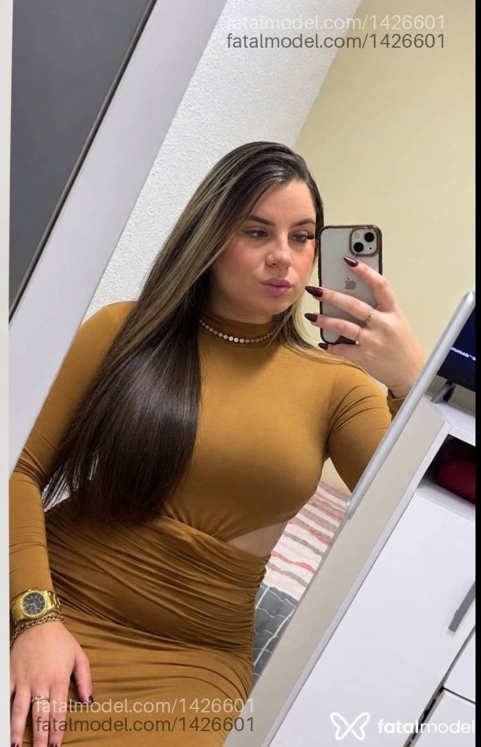 Acompanhante mulher loira (o) de olhos azuis - Lolla werneck