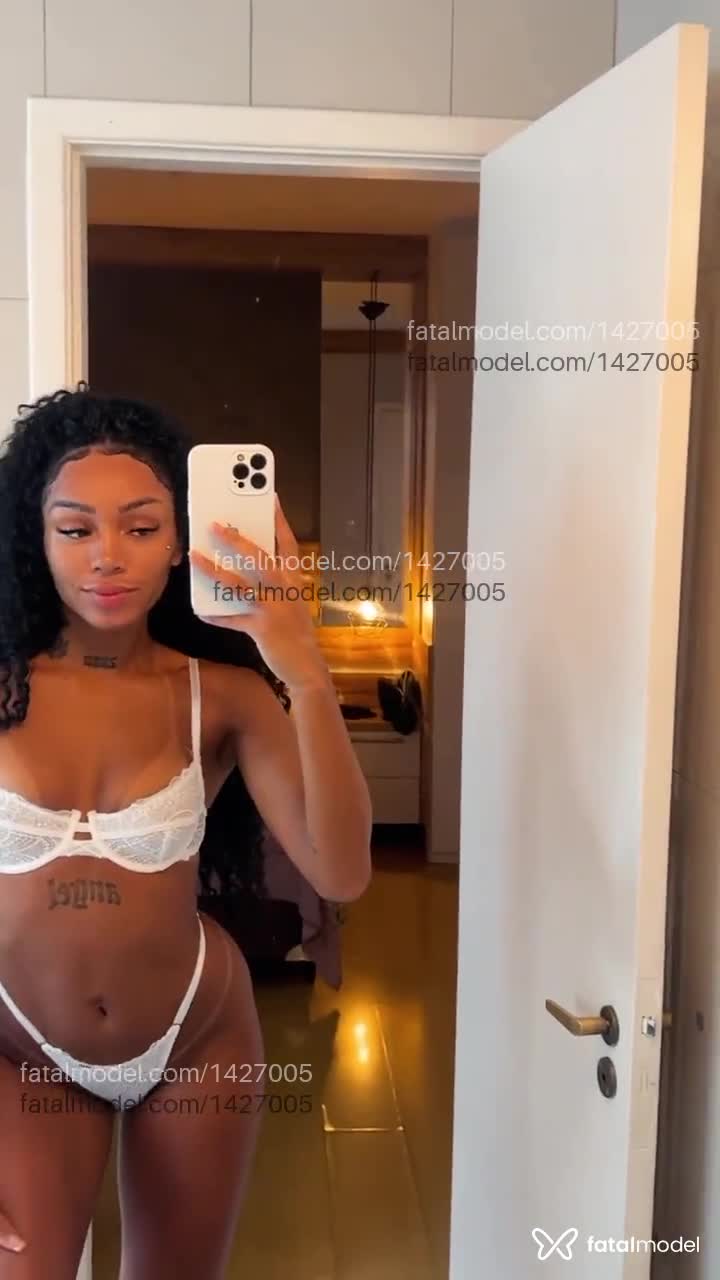 Acompanhante mulher com cabelo castanho de olhos castanhos - Kim Oliver Acompanhante mulher com cabelo castanho de olhos castanhos - Kim Oliver