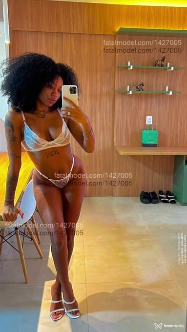 Acompanhante mulher com cabelo castanho de olhos castanhos - Kim Oliver Acompanhante mulher com cabelo castanho de olhos castanhos - Kim Oliver