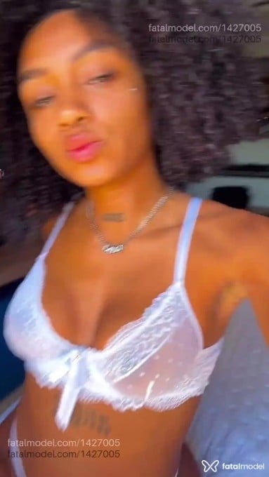 Acompanhante mulher com cabelo castanho de olhos castanhos em Passo Fundo Acompanhante mulher com cabelo castanho de olhos castanhos em Passo Fundo - Kim Oliver