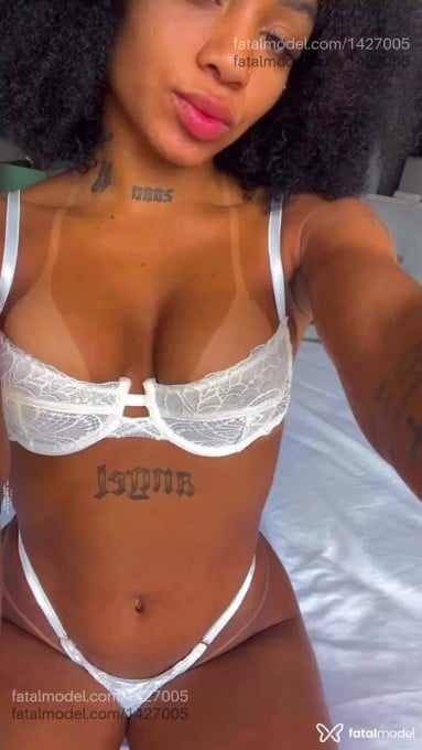 Acompanhante mulher com cabelo castanho de olhos castanhos em Passo Fundo Acompanhante mulher com cabelo castanho de olhos castanhos em Passo Fundo - Kim Oliver