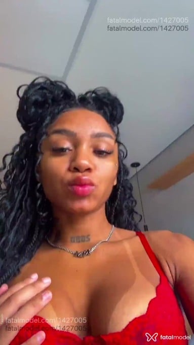 Acompanhante mulher com cabelo castanho de olhos castanhos em Passo Fundo Acompanhante mulher com cabelo castanho de olhos castanhos em Passo Fundo - Kim Oliver
