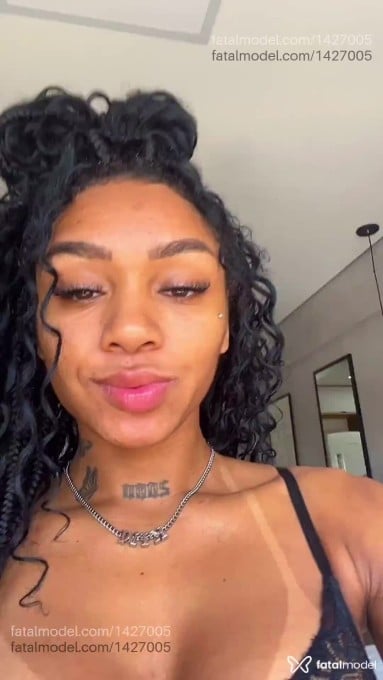 Acompanhante mulher com cabelo castanho de olhos castanhos em Passo Fundo Acompanhante mulher com cabelo castanho de olhos castanhos em Passo Fundo - Kim Oliver