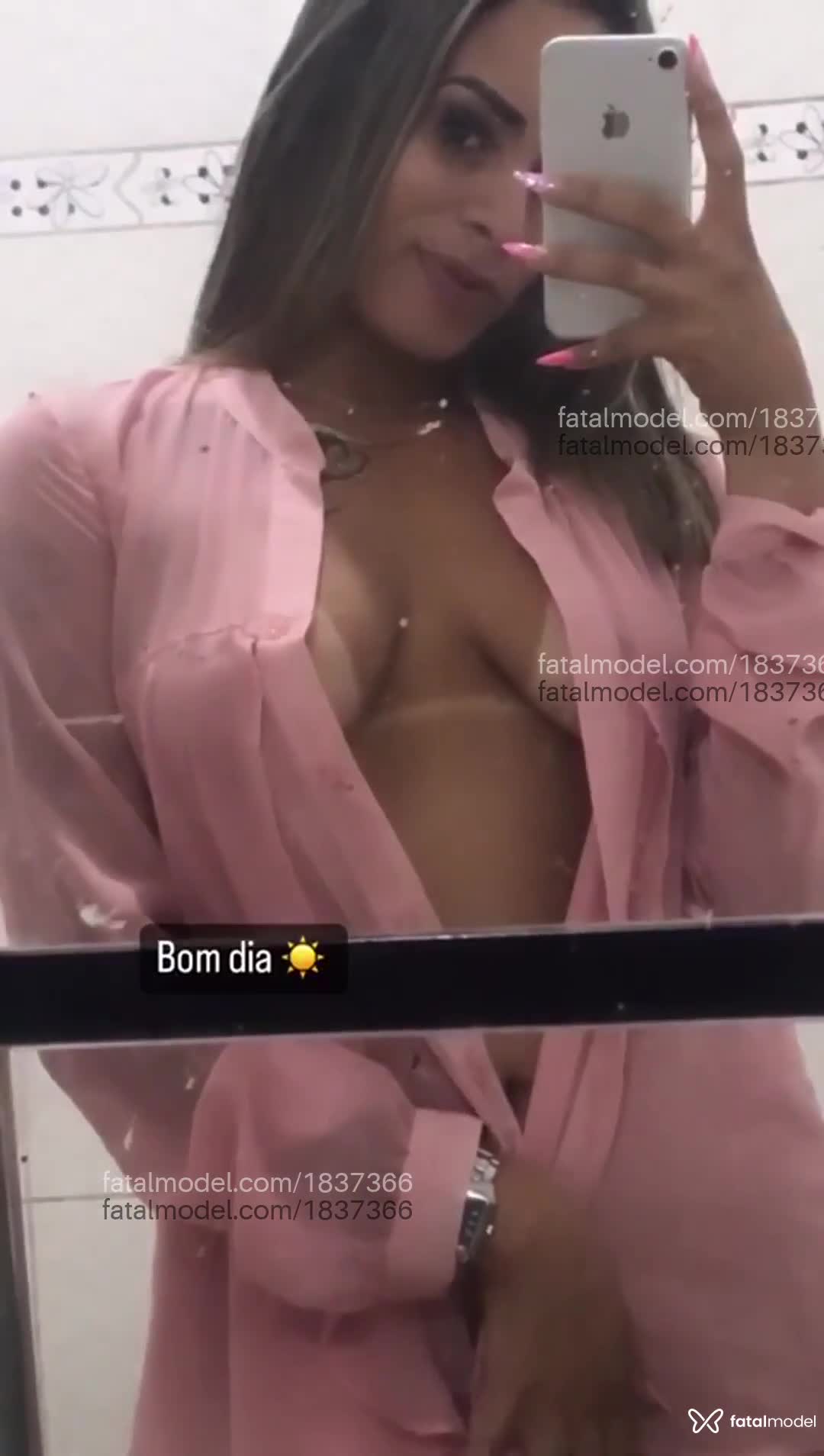 Acompanhante mulher loira (o) de olhos castanhos - Ariel Ferraz Acompanhante mulher loira (o) de olhos castanhos - Ariel Ferraz
