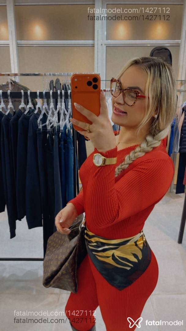 Acompanhante travesti loira (o) de olhos castanhos - Luiza