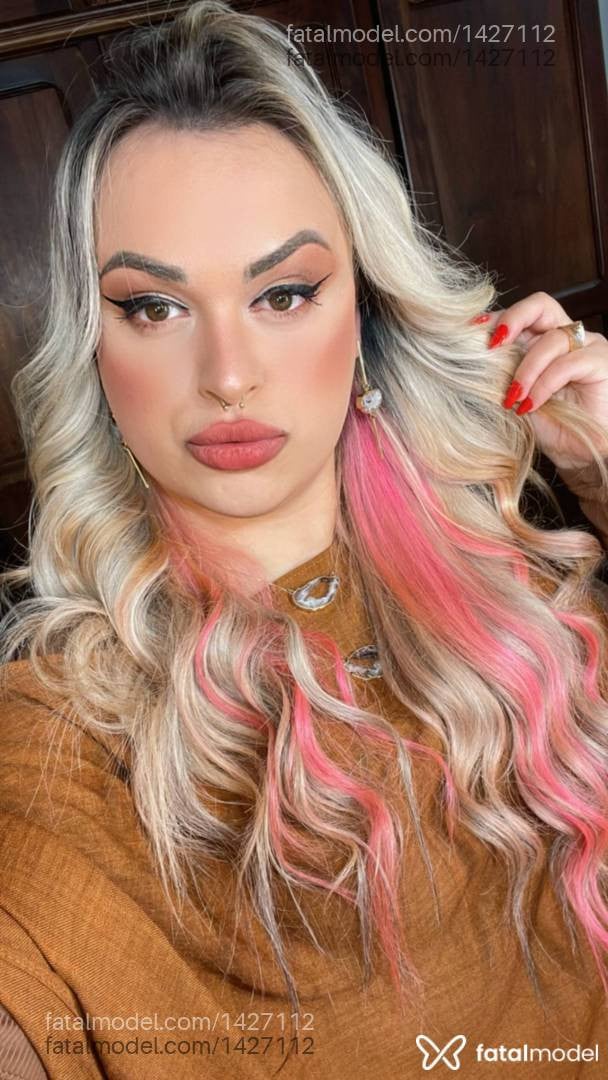 Acompanhante travesti loira (o) de olhos castanhos em Pelotas - Luiza