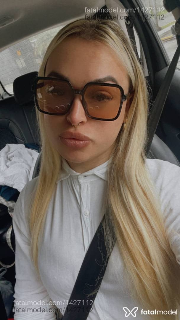 Acompanhante travesti loira (o) de olhos castanhos - Luiza