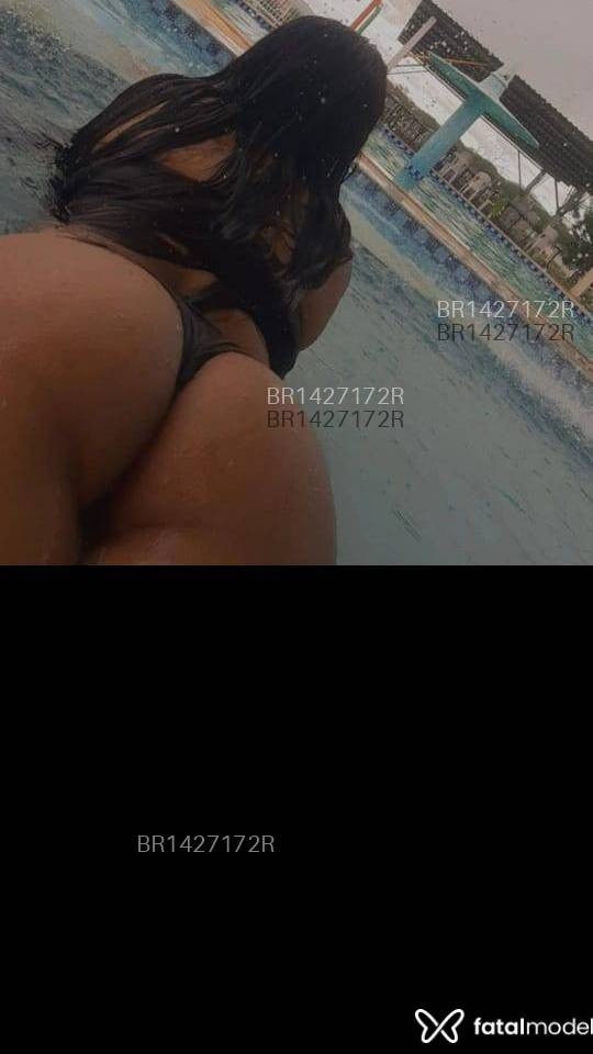 Acompanhante mulher com cabelo castanho de olhos verdes em Fortaleza - Valentina Martins