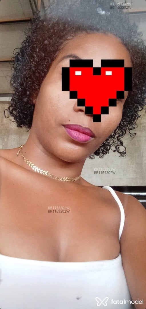 Acompanhante mulher com cabelo castanho de olhos pretos em Várzea Grande - Carol chocolatinho