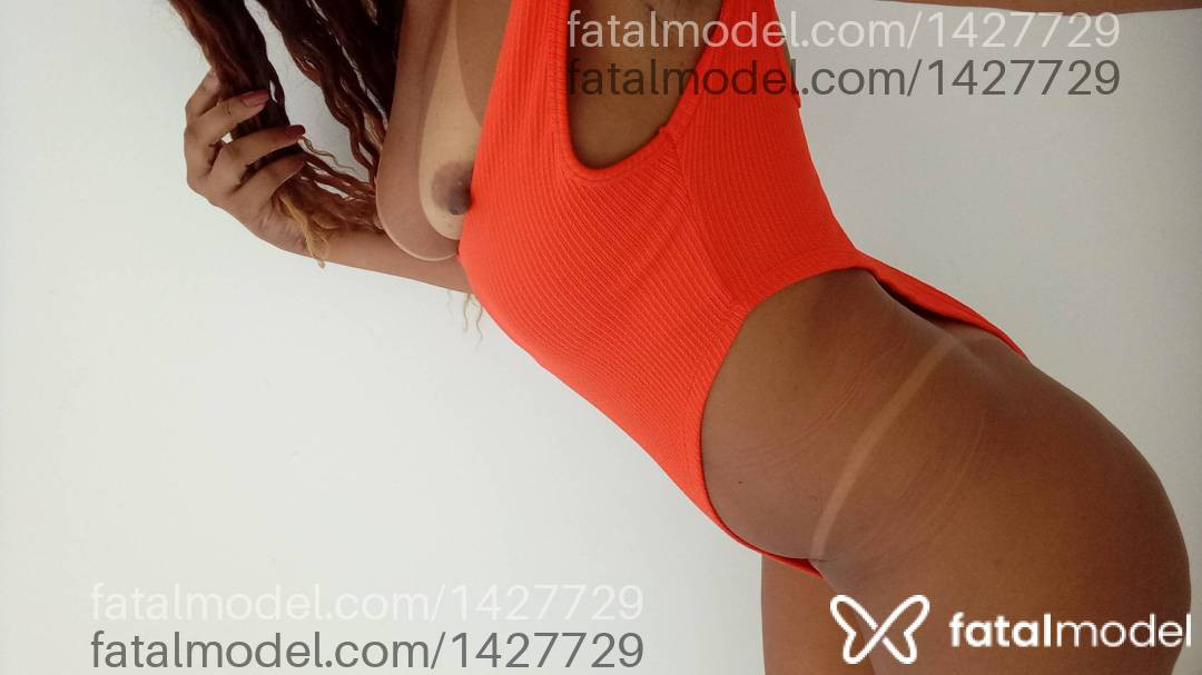 Acompanhante mulher com cabelo castanho de olhos castanhos - PEROLA NEGRA