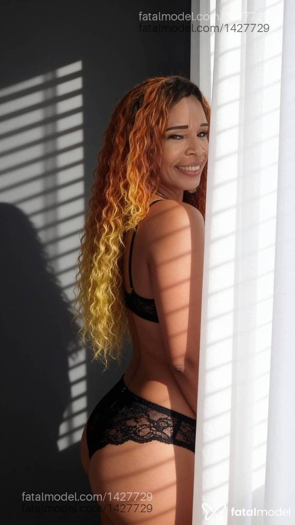 Acompanhante mulher com cabelo castanho de olhos castanhos - PEROLA NEGRA