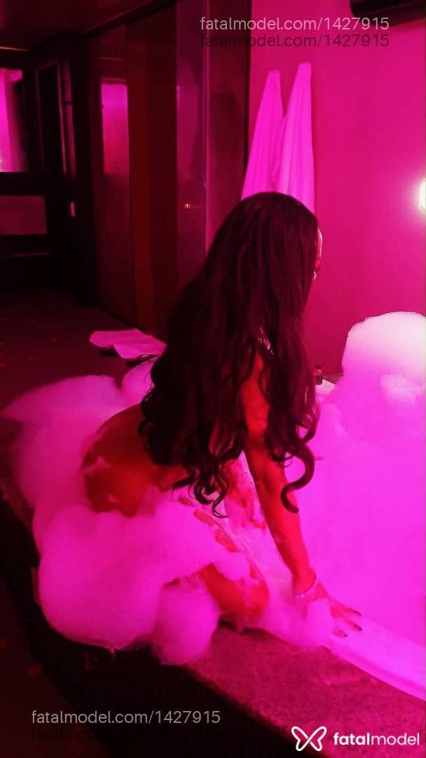 Acompanhante mulher com cabelo castanho de olhos castanhos - Mayara Fernandes