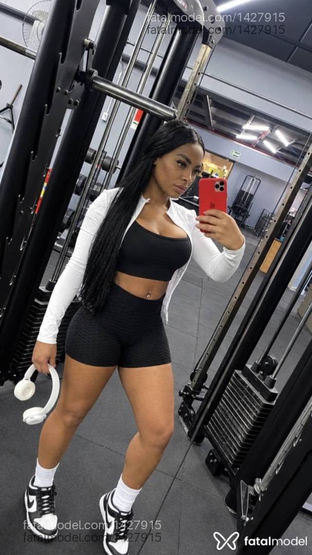 Acompanhante mulher com cabelo castanho de olhos castanhos - Mayara Fernandes